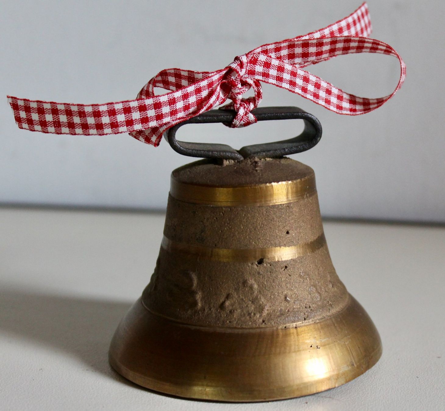 Campanacci mucche: SCHÖNE MESSING-GLOCKE MIT SCHWEIZER-KREUZ – Usato da Kirchlindach venduto da hekilida 1