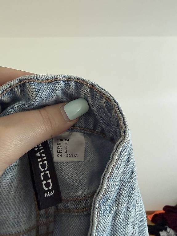 Jeans: H&M JEANS-SHORTS GR. 34 – Usato da Niederhasli venduto da agn_28zq 2