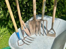 GARTENGERÄT & SCHUBKARRE für die Gartensaison