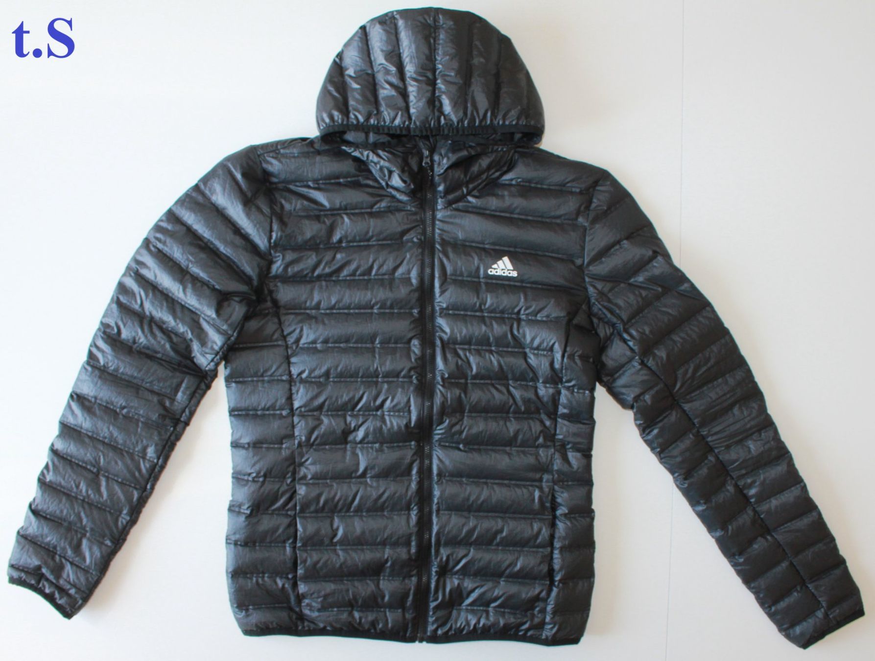 Adidas Jacken: Doudoune Adidas noire à capuche t. S – Gebraucht aus Peseux von Gilloss