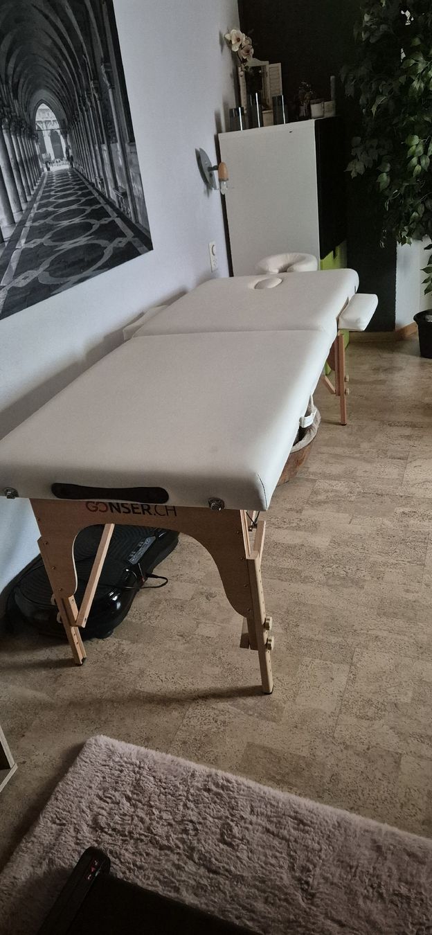 Lettini & sedie per cosmetici: Massageliege – Nuovo (secondo la descrizione) da näfels venduto da vrenit
