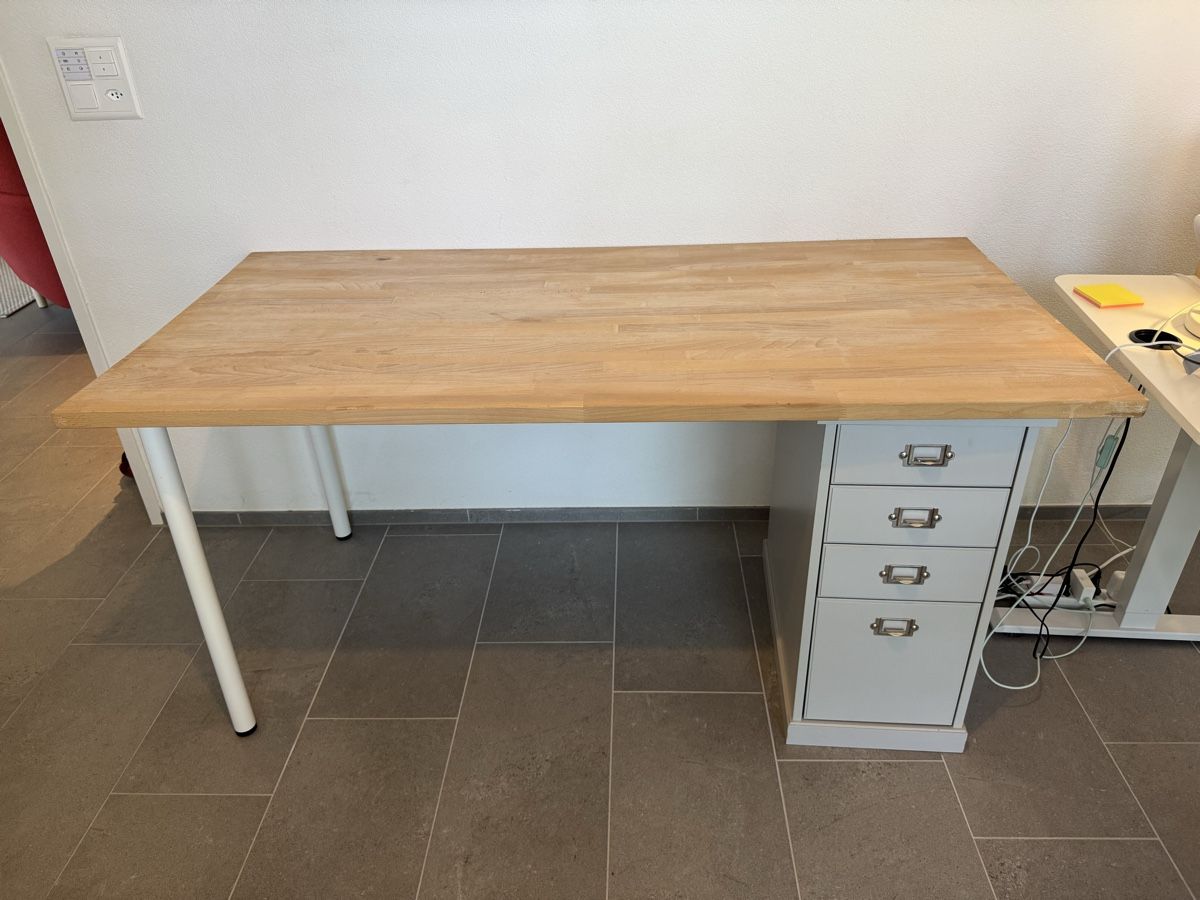 Schreibtische: Bürotisch aus Holz – Gebraucht aus Oberwil-Lieli von ste_b87b