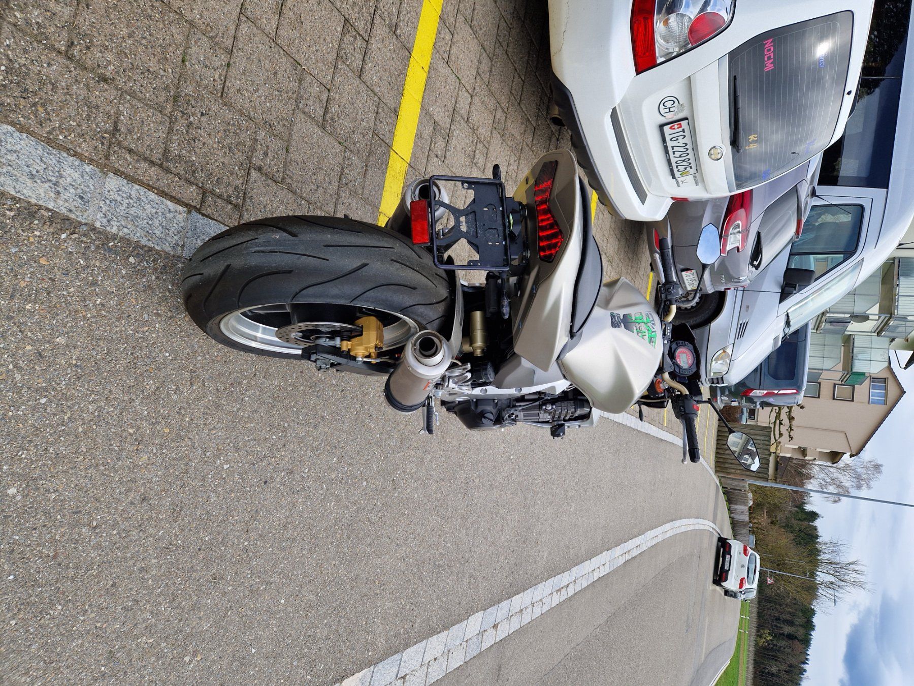 Kawasaki Strada: KAWASAKI Z1000 – Usato da Nesslau venduto da DerSchreinerMeister 3