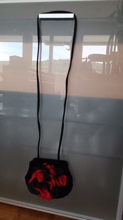 Braccialini Handtasche Samt, schwarz-rot Blüte