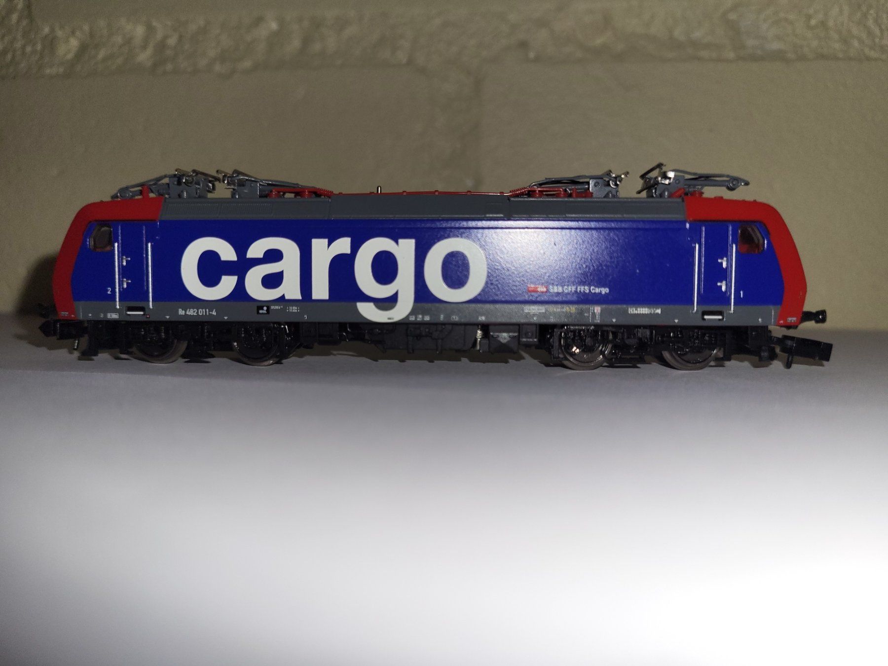 Trix Modelleisenbahnen: Minitrix Lokomotive Re 482, Spur N – Defekt aus Herbligen von 8386 1