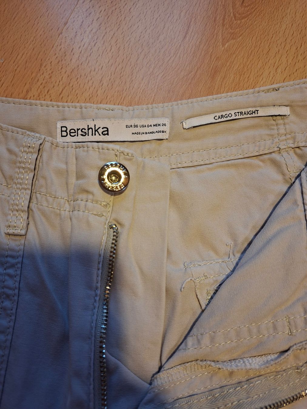 Bershka Hosen: Pantalon Cargot Bershka taille 36 – Gebraucht aus Épalinges von lola_vp_99 2