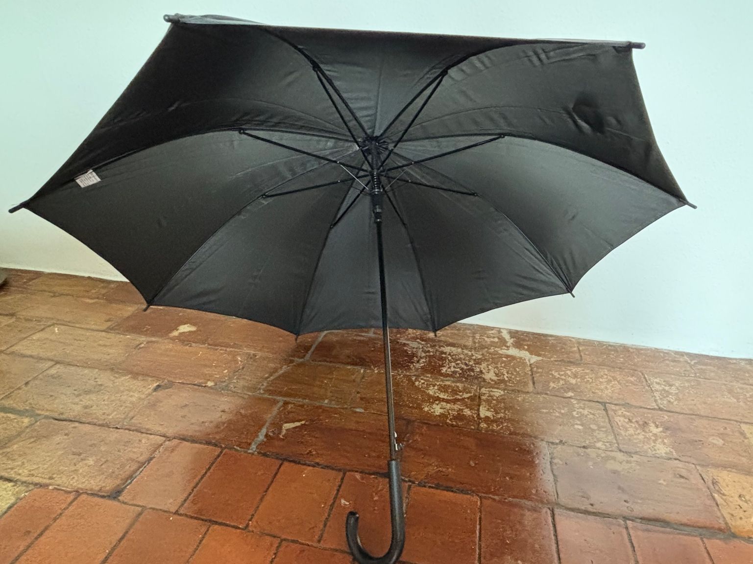 Ombrelli: Regenschirm schwarz elegant wie neu – Usato da Weissbad venduto da Studently 2