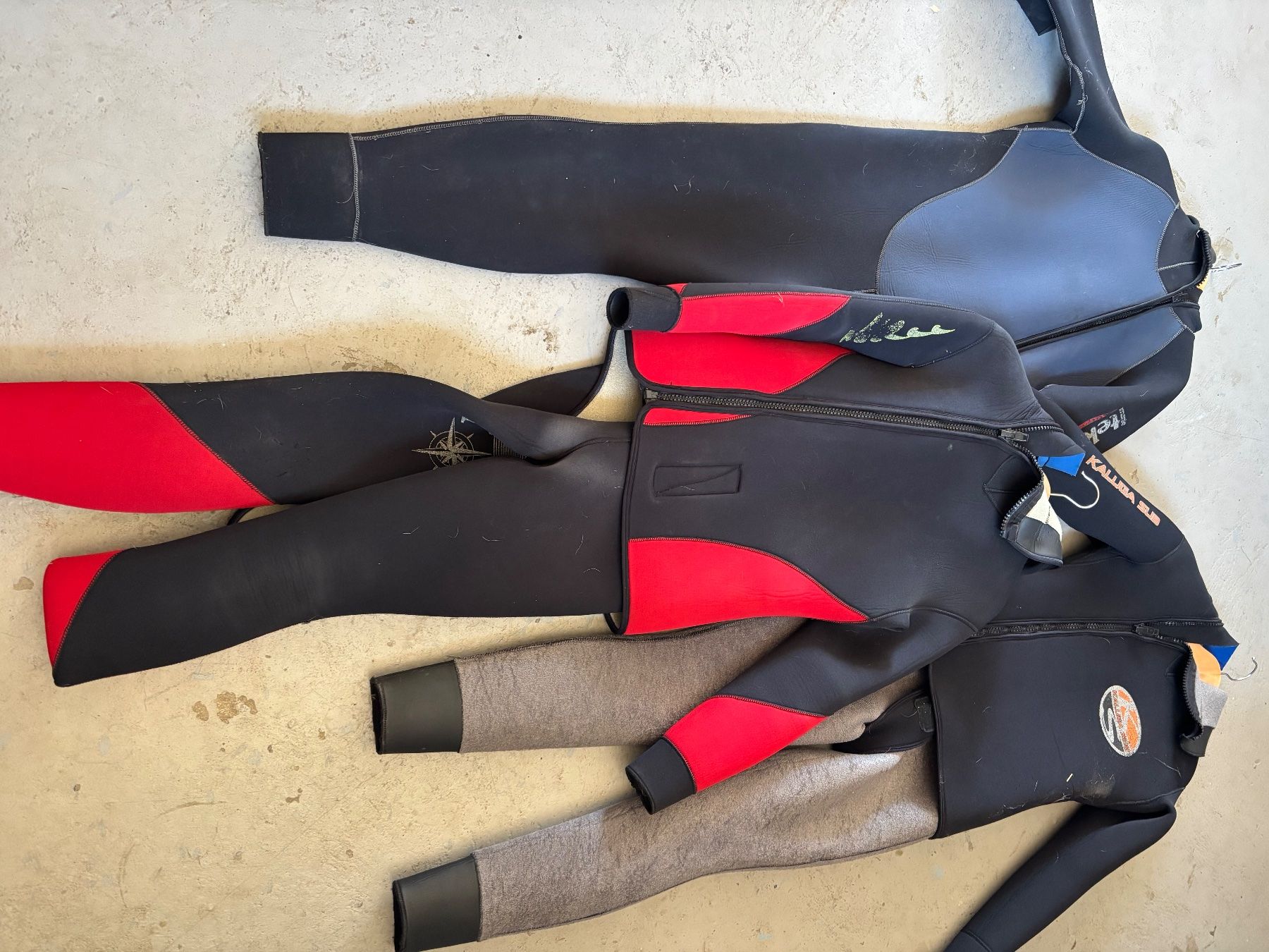 Mute per immersioni: Lot de 11 combinaisons – Usato da courgenay venduto da Lecorsair1 2