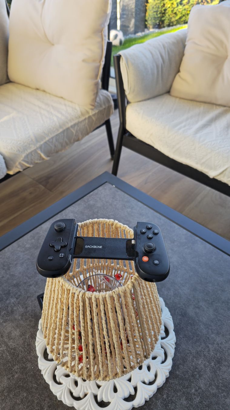 Controller: Backbone One Controller schwarz guter Zustand gebraucht – Usato da Abtwil AG venduto da nue_h5bp