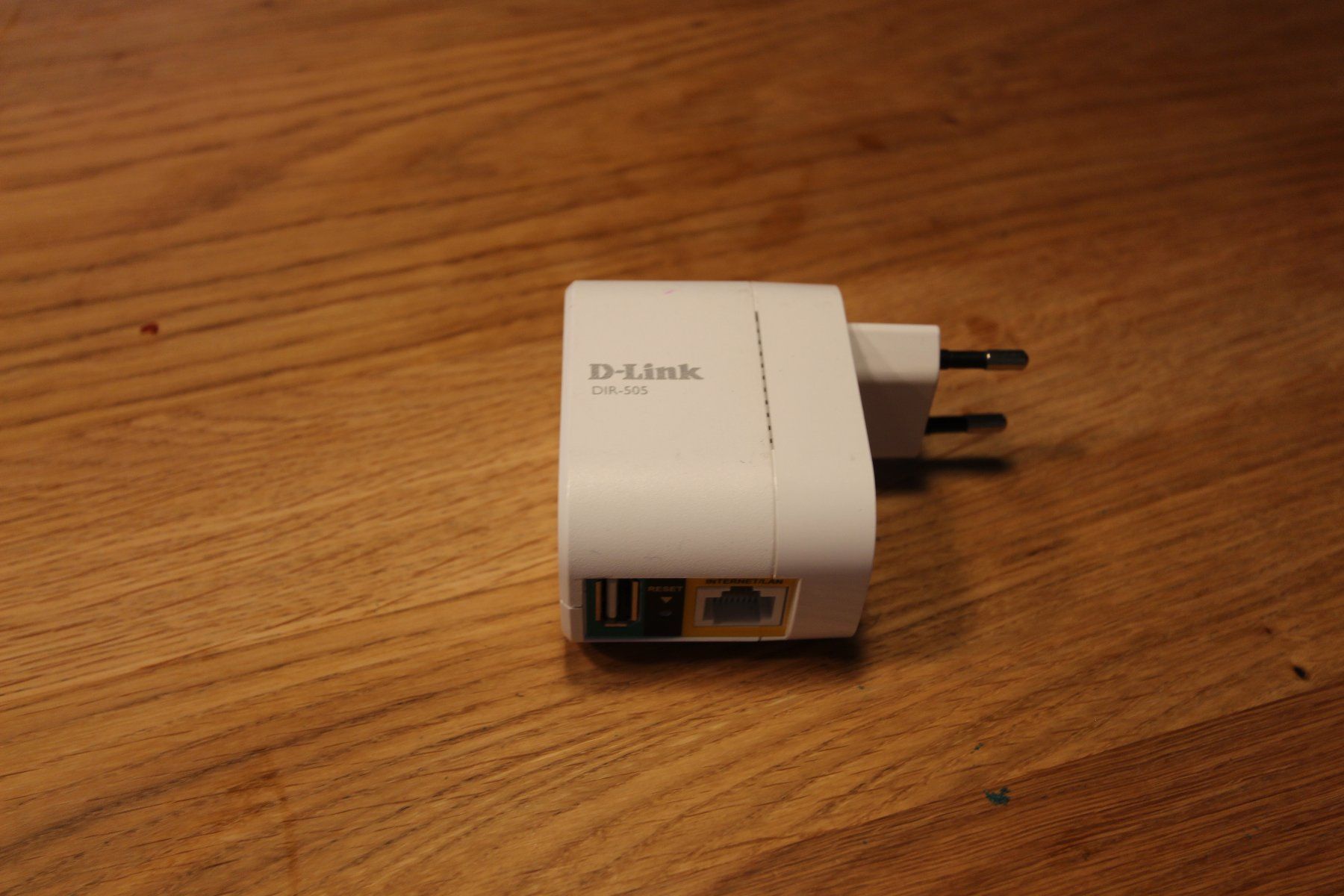Dlink Modem & Router: D-Link DIR-505 Travel Router/Access Point - neuwertig – Usato da Binningen venduto da GassMann13