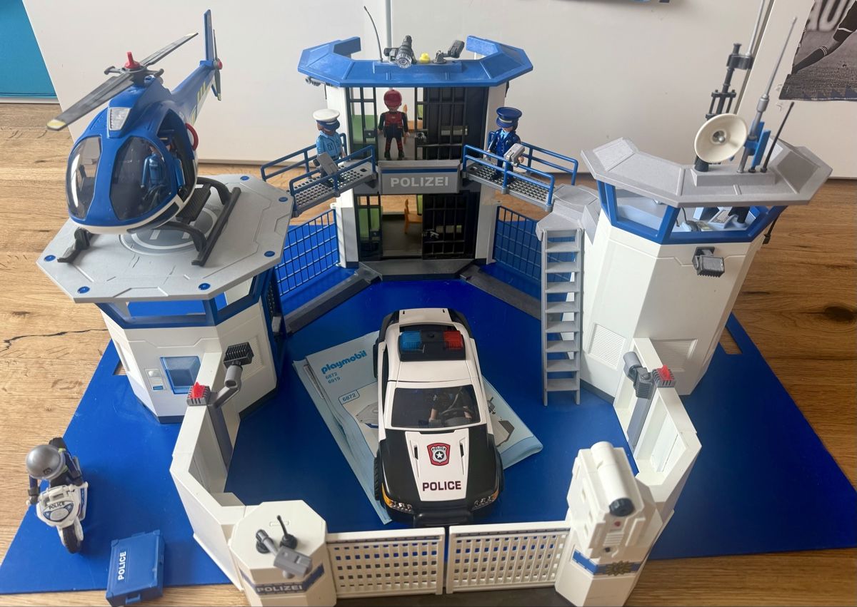Playmobil Giocattoli: Playmobil Polizeikommando mit Auto, Helikopter etc. – Usato da Nänikon venduto da Nd73