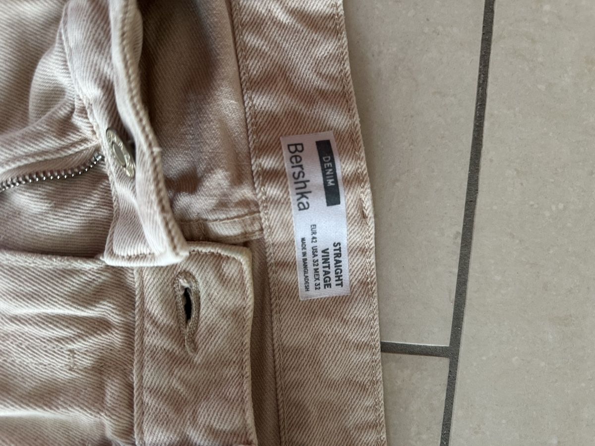 Bershka Jeans: Bershka relaxed fit - Gr. 32 – Nuovo (secondo la descrizione) da Zürich venduto da SunnySeller 2