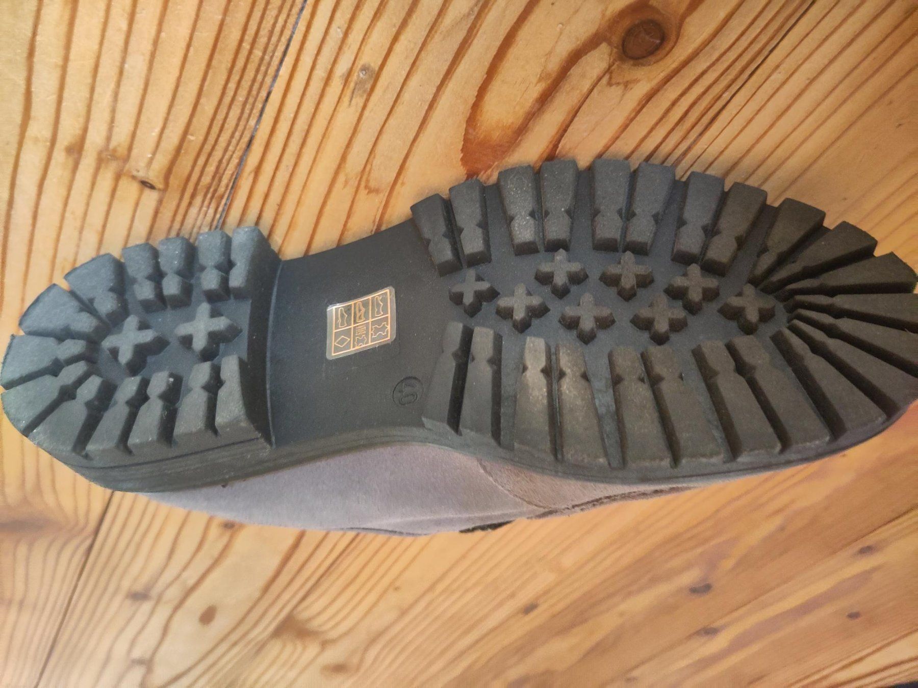 Scarpe da donna: Wildlederschuhe KMB, grau, Grösse 40 mit dicker Profilsohle – Usato da Dielsdorf venduto da Remane 2