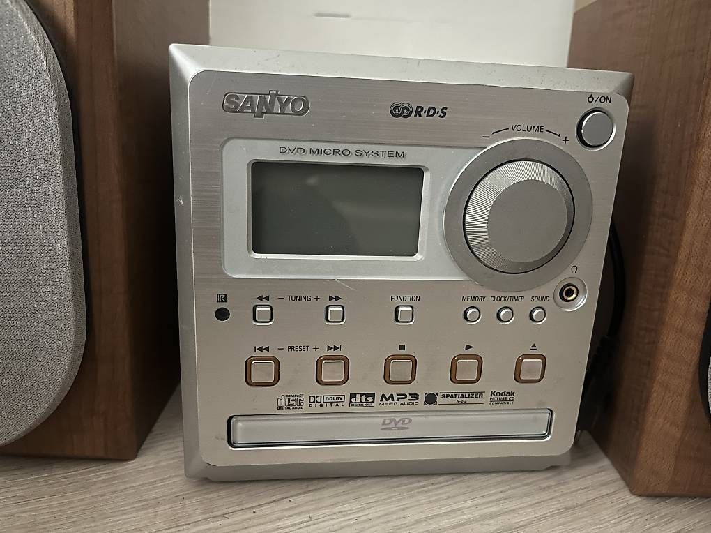 Sanyo Lettore multimediale & Streamer: Stereoanlage Sanyo – Usato da Luzern venduto da lil_s62r 1