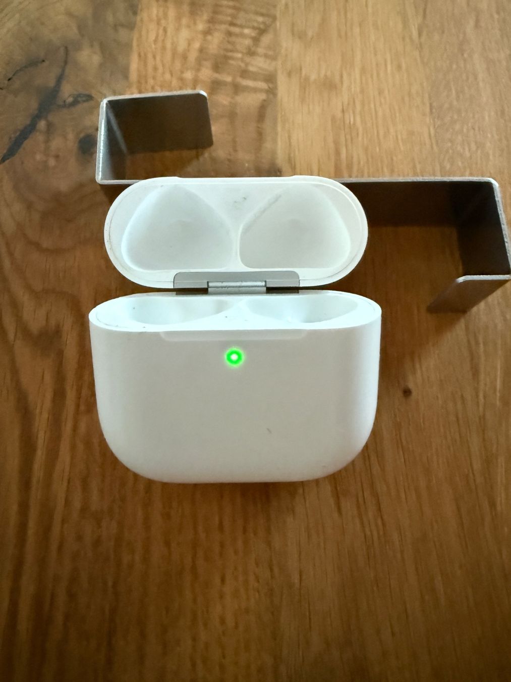 Apple Casques audio: APPLE AirPods 4 Charging Case – D'occasion à Lausanne par Nine1982