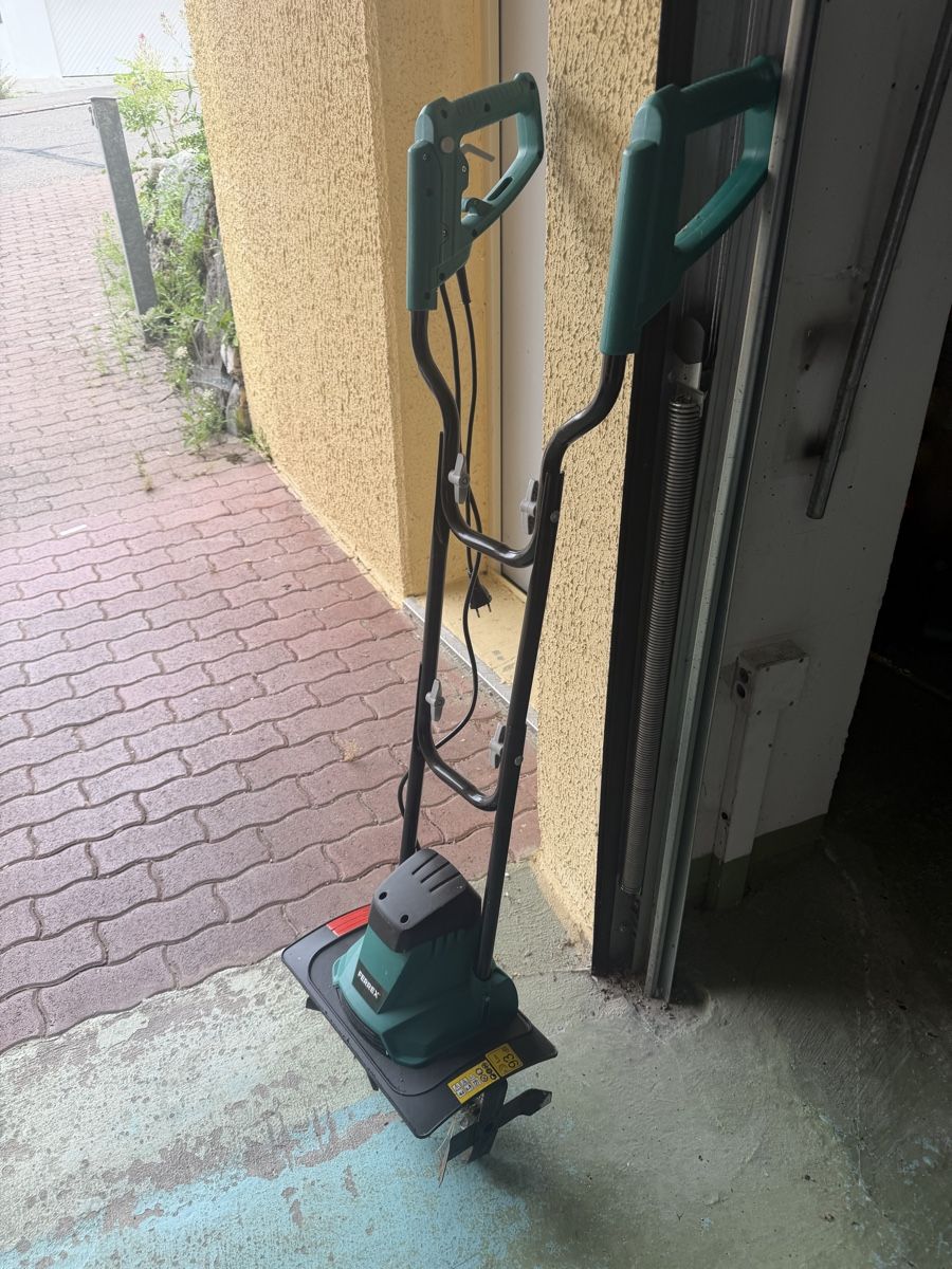Toutes les machines: Gartenfräse Bosch Einhell guter Zustand gebraucht – D'occasion à Zürich par Securesale24