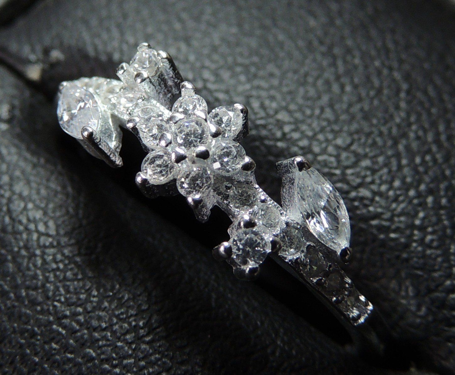 Anelli: Silber 925 Fingerring mit Zirkonias – Nuovo e nell'imballaggio originale da Waldenburg venduto da schaller707 2