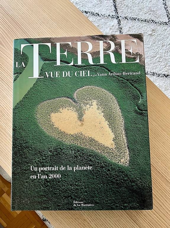 Libri: La Terre vue du ciel  – Usato da Versoix venduto da L_armoire_d_isa