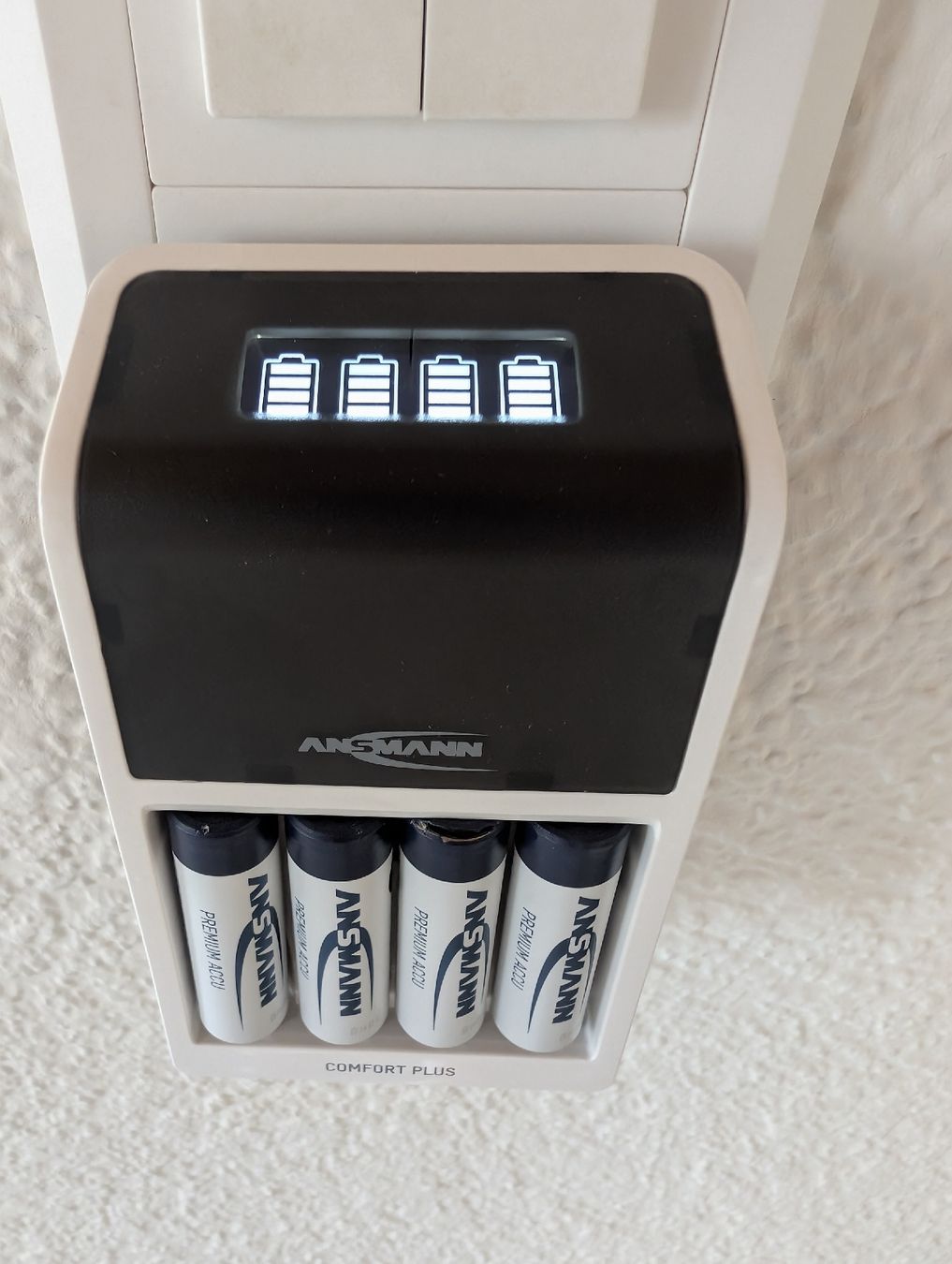 Accus & piles: Ansmann Comfort Plus Ladegerät neuwertig – Neuf avec emballage d'origine à Grüt (Gossau ZH) par roflloler 1