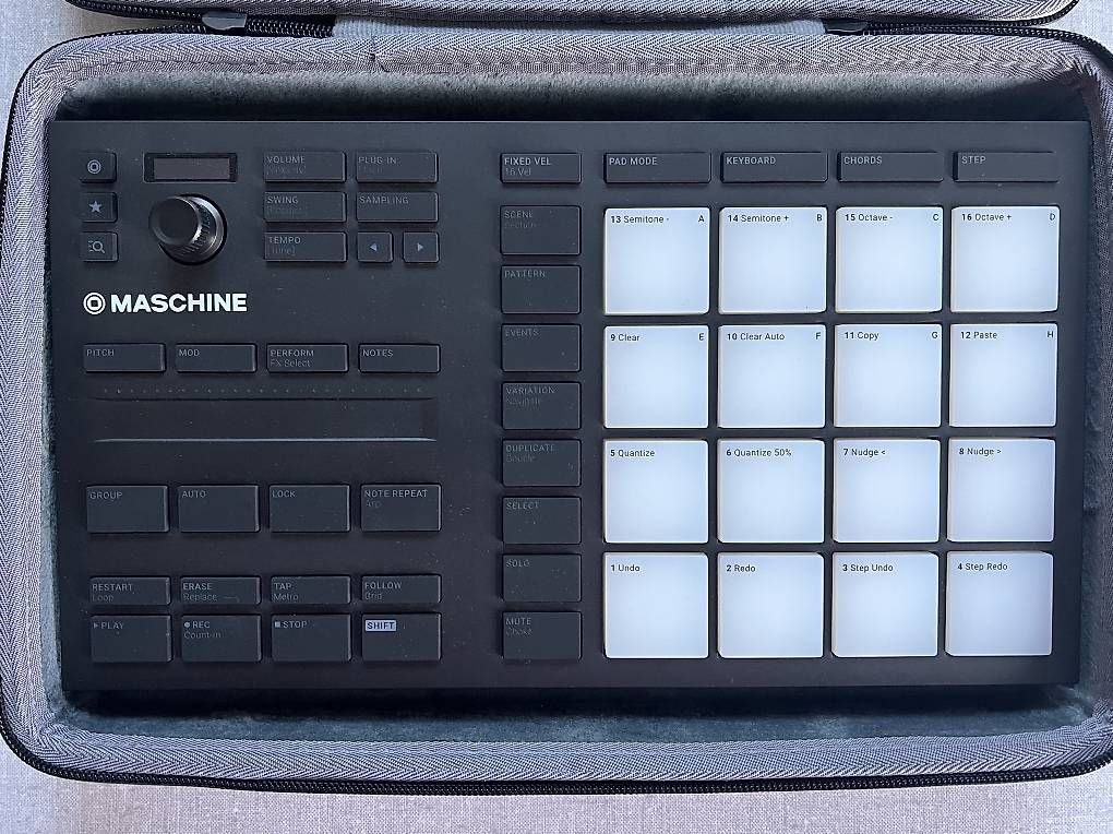 Native Instruments Musikinstrumente: Native Instruments Machine Mikro MK3 inkl. Case – Gebraucht aus Wabern von Mac_Lee 1