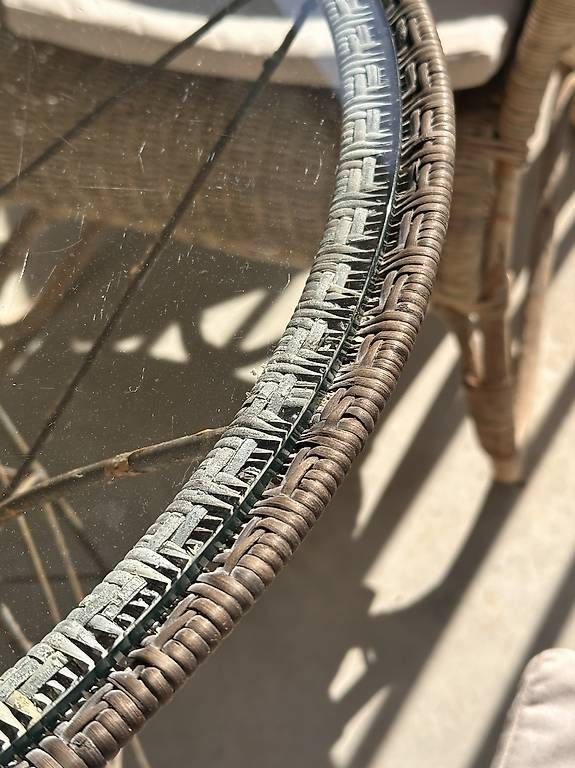Tischset: Rattan Tischset mit vier Stühlen – Gebraucht aus Ittigen von Si29 4