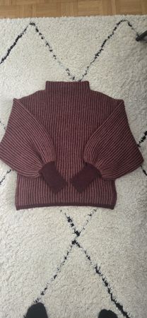 Zweifarbiger Feinstrickpullover
