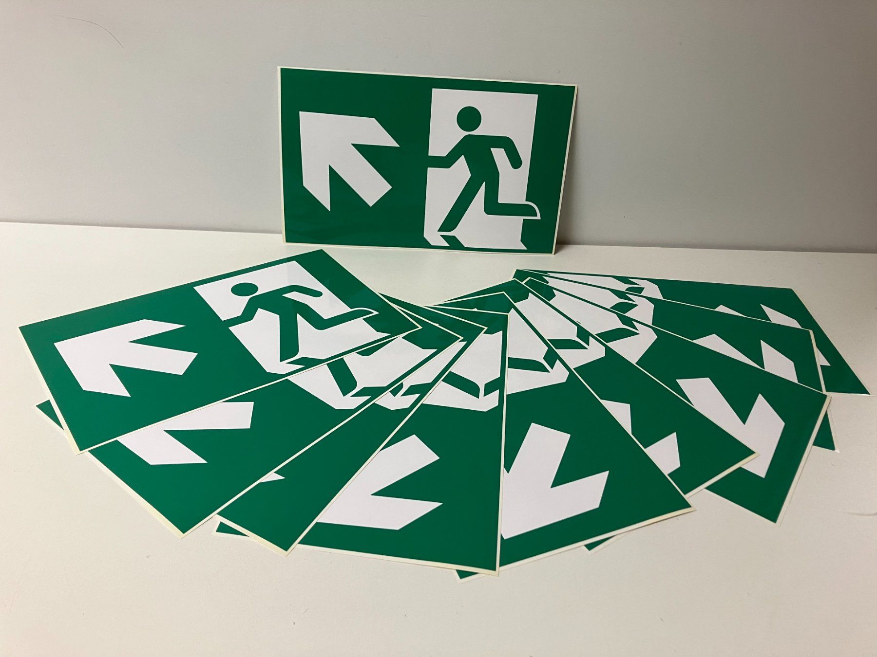  10St. Notausgangs Aufkleber Richtung LI Oben NEU ab 1.-Fr (Neu (gemäss 