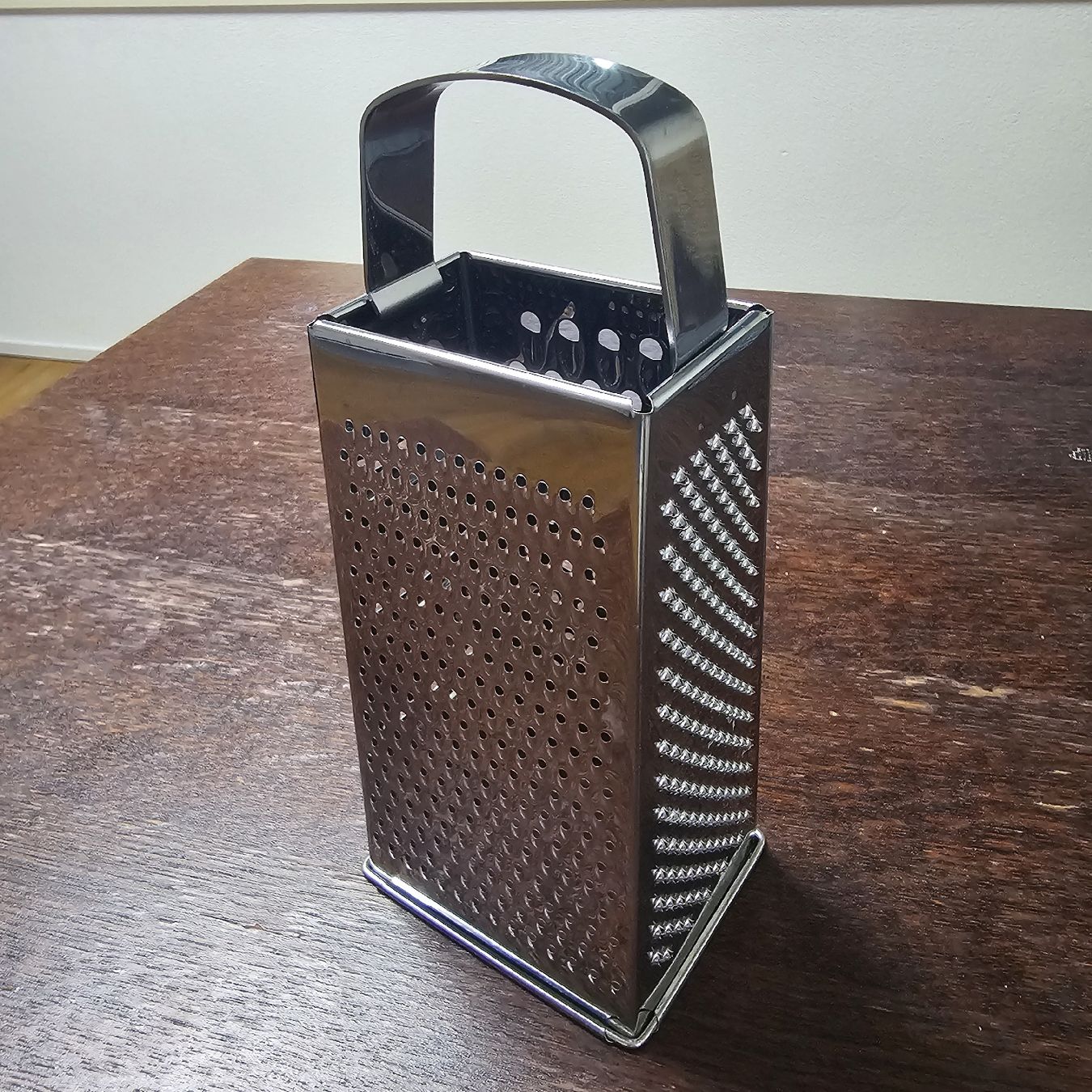 Elettrodomestici da cucina: Stainless Steel Four-Sided Kitchen Grater – Usato da Regensdorf venduto da kim_w6dy
