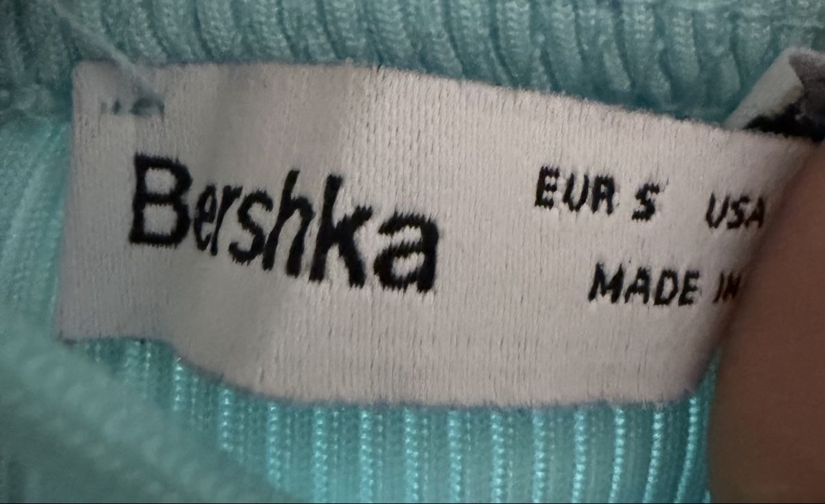 Top: Türkises Bershka Crop-Top – Usato da Rorschach venduto da Tara234 2