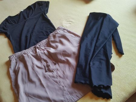 Taille M jupe (2) t-shirt (1) diverses marques