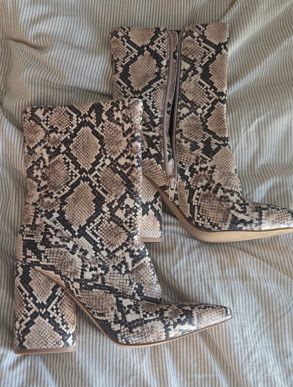 Scarpe da donna: Bottes motif serpent pointure 39 occasion – Nuovo (secondo la descrizione) da Worben venduto da ena_gmz9