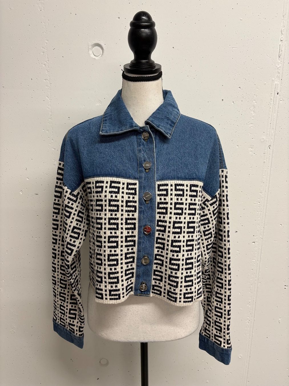 Sandro Blusen: Sandro denim Bluse Gr. 34 weiss blau cropped Hemd oversize – Neu (gemäss Beschreibung) aus Regensdorf von secondchancefashion