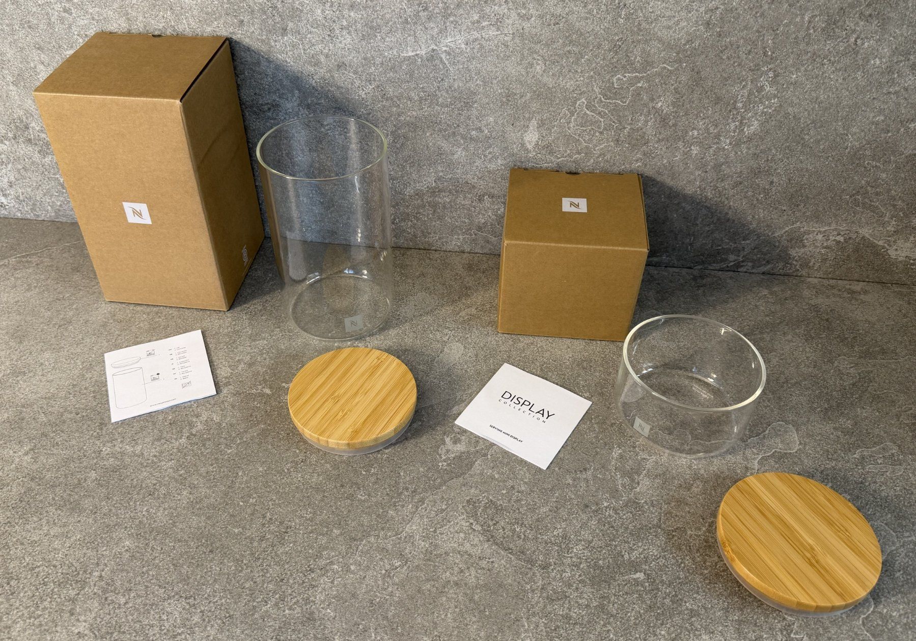 Nespresso Bicchieri: NESPRESSO: 2 Glasbehälter mit Deckel ... – Nuovo e nell'imballaggio originale da Klosters venduto da ClodiKL 1