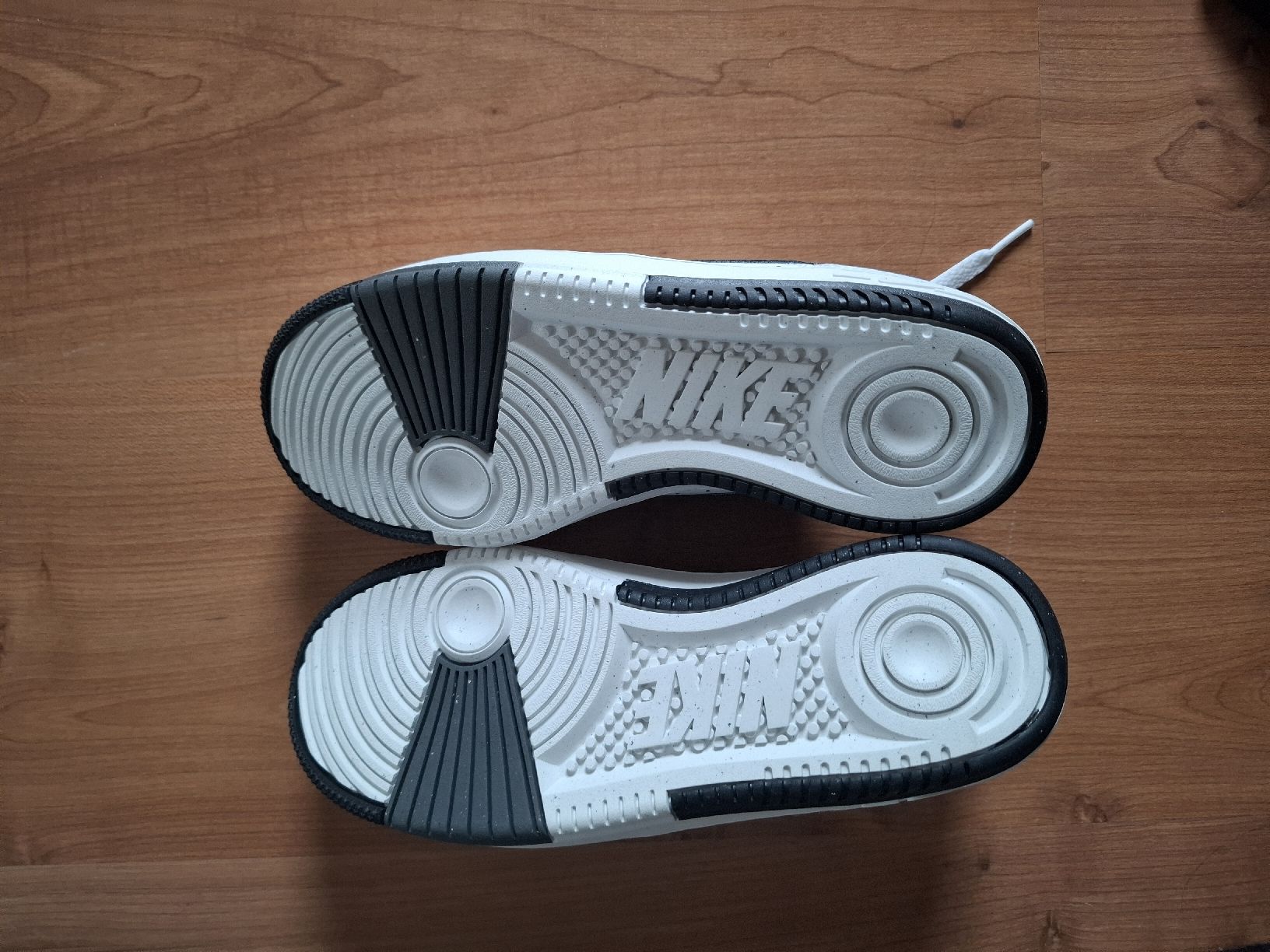 Nike Scarpe da uomo: NIKE Schuhe Grösse 38  NEU – Nuovo (secondo la descrizione) da Allschwil venduto da nicki1803 2
