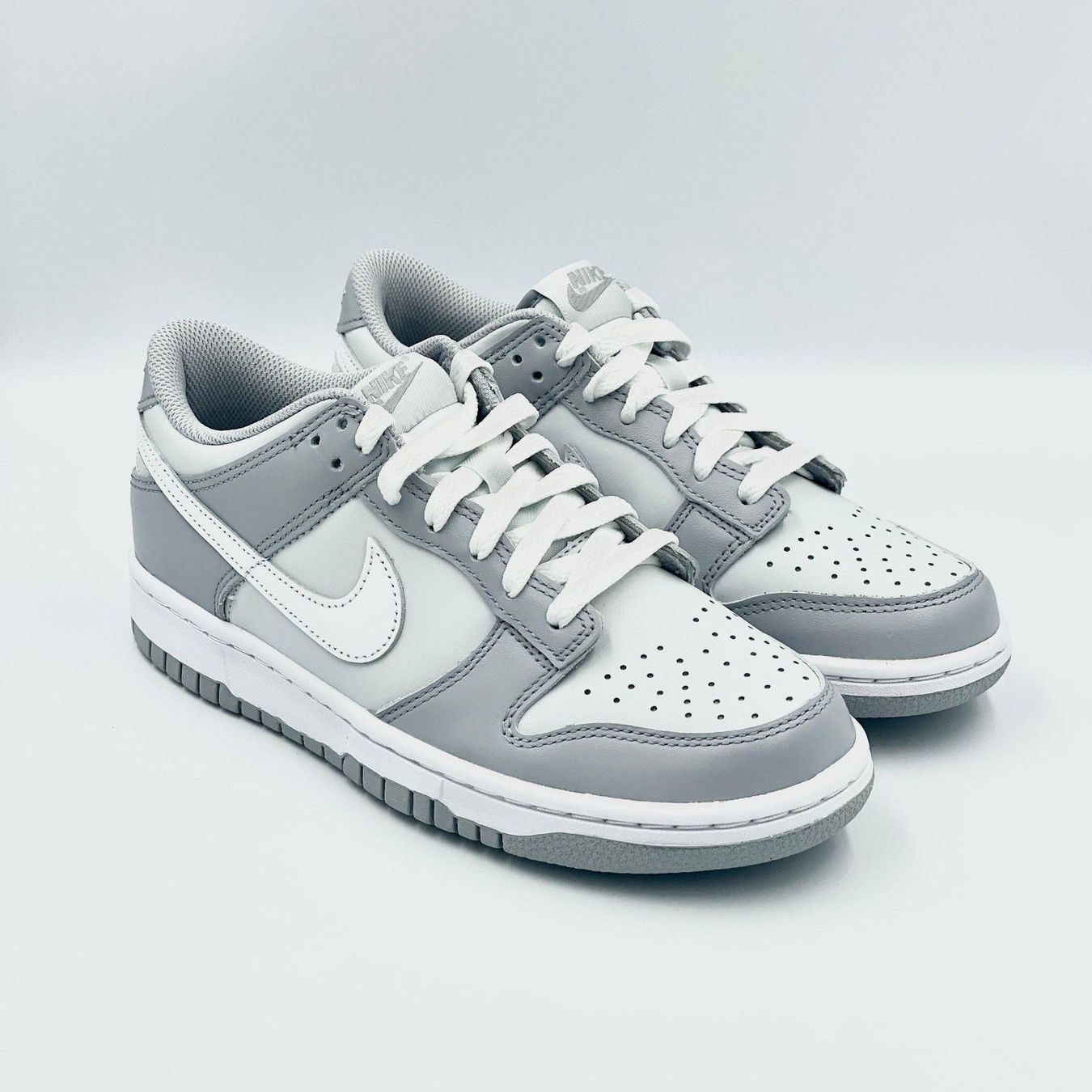 Nike Scarpe da donna: Nike Dunk Low Two-Toned Grey EU 36.5 – Nuovo e nell'imballaggio originale da Erlinsbach venduto da sasneakers