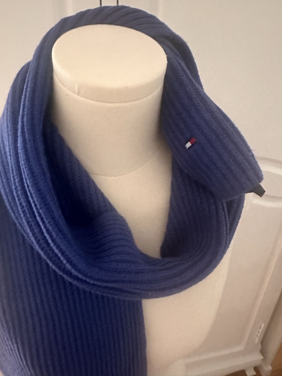 Tommy Hilfiger Foulards & écharpes: Hilfiger Schal blau wie neu – D'occasion à Pfaffhausen par Klaras_second_hand 1