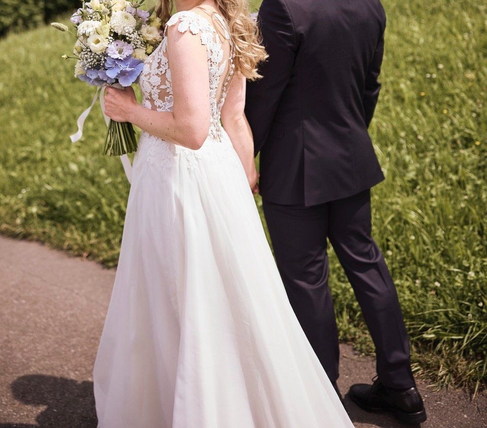 Robes: Secondhand Brautkleid Sabe "Guido", Grösse 38-40 – D'occasion à Brunnen par Herzig-Brautmode 2