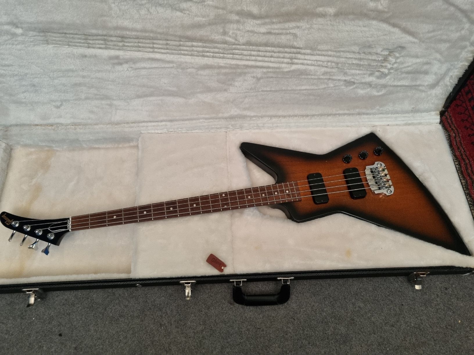 Gibson Strumenti musicali: Gibson USA Explorer Bass – Nuovo (secondo la descrizione) da Winterthur venduto da fab_xwh7