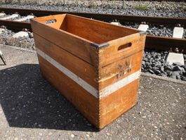 Grosse Holzkiste,  Industrial Design, mit wunderbarer Patina