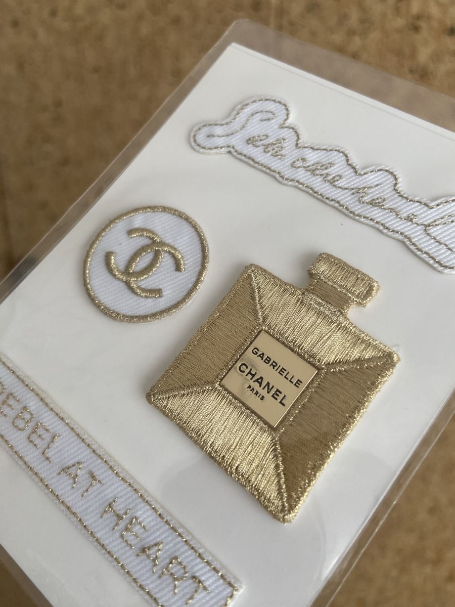 Chanel Patches: Chanel Perfume Embroidered Patch Set – Neu und originalverpackt aus Wallisellen von shirley10212008 2
