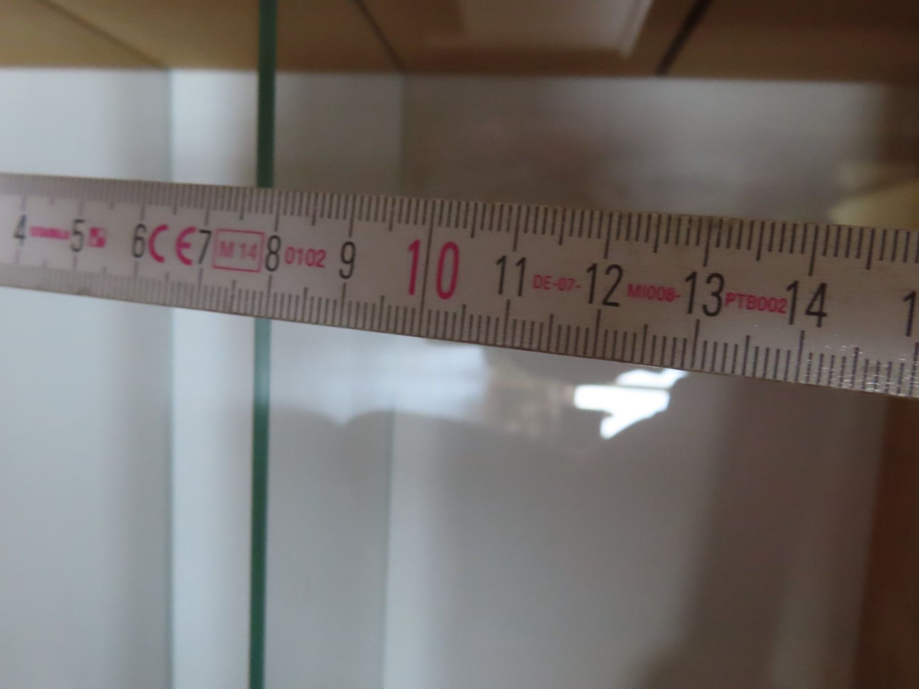 Vitrinen: Kleine Vitrine mit 4 Tablar Einschübe Gebraucht, mit 2 Tabl. – Gebraucht aus Egerkingen von 190-48Turbostar 8
