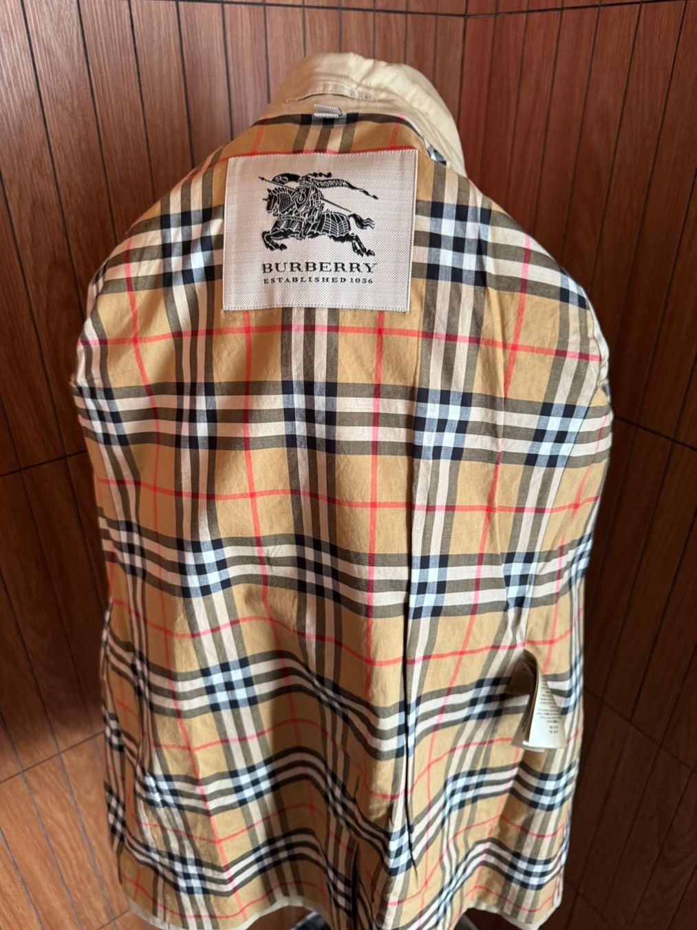 Burberry Giacche & Cappotti: Burberry Trenchcoat Gr. 135cm beige – Nuovo (secondo la descrizione) da Winterthur venduto da Dejv 7