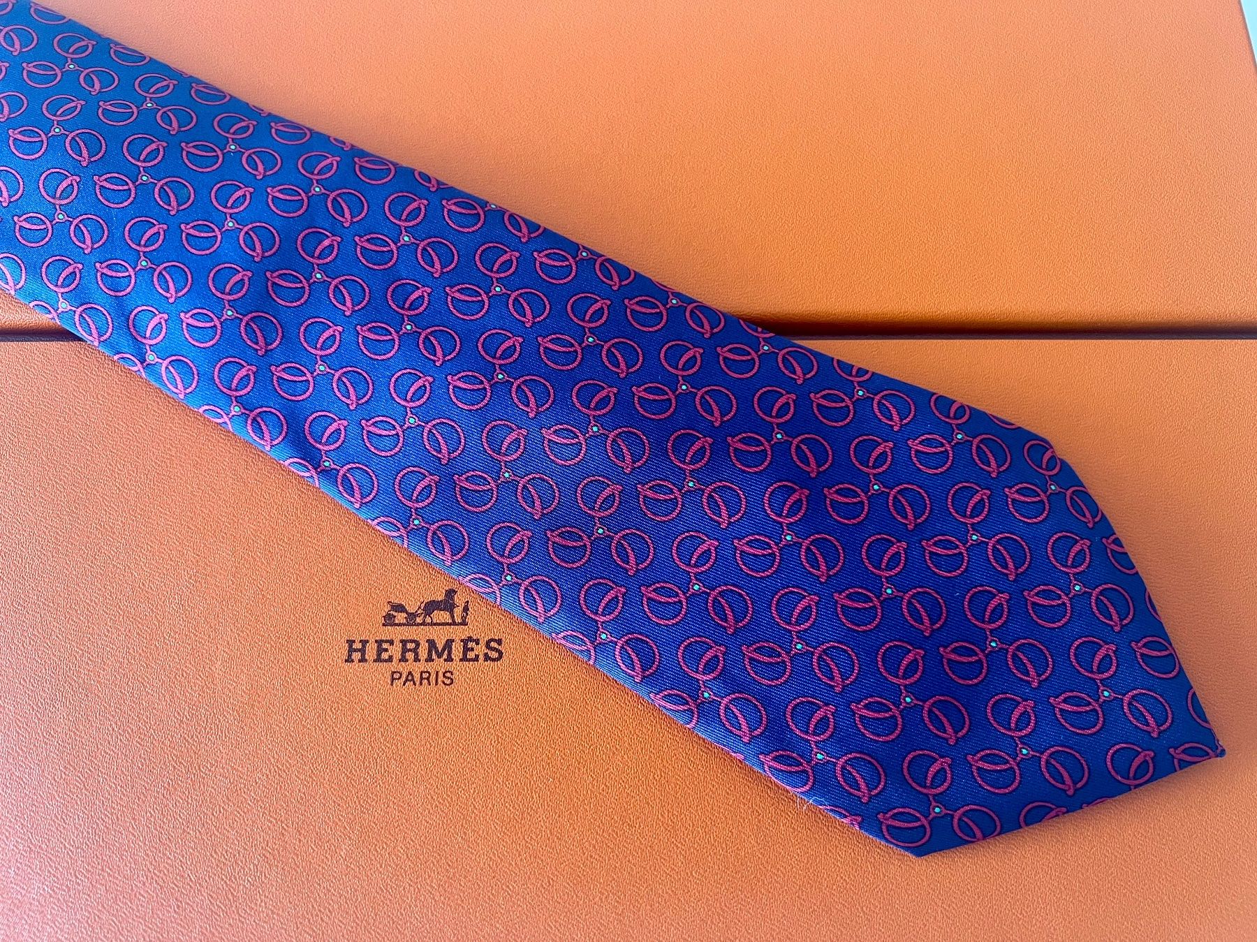 cravate-hermes-paris-red-rings-d-occasion-le-mont-sur-lausanne