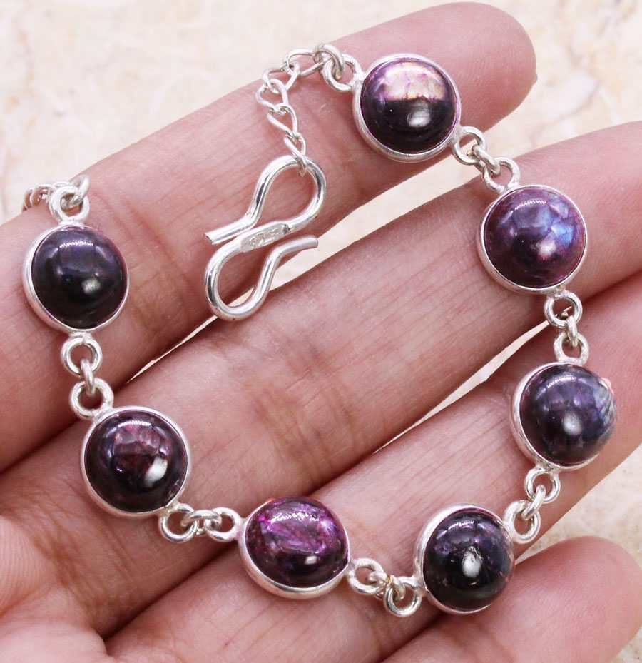 Bracciali & Braccialetti: Color Enhanced Red Flash Labradorite Bracelet 7" – Nuovo e nell'imballaggio originale da Genève venduto da AGBERG