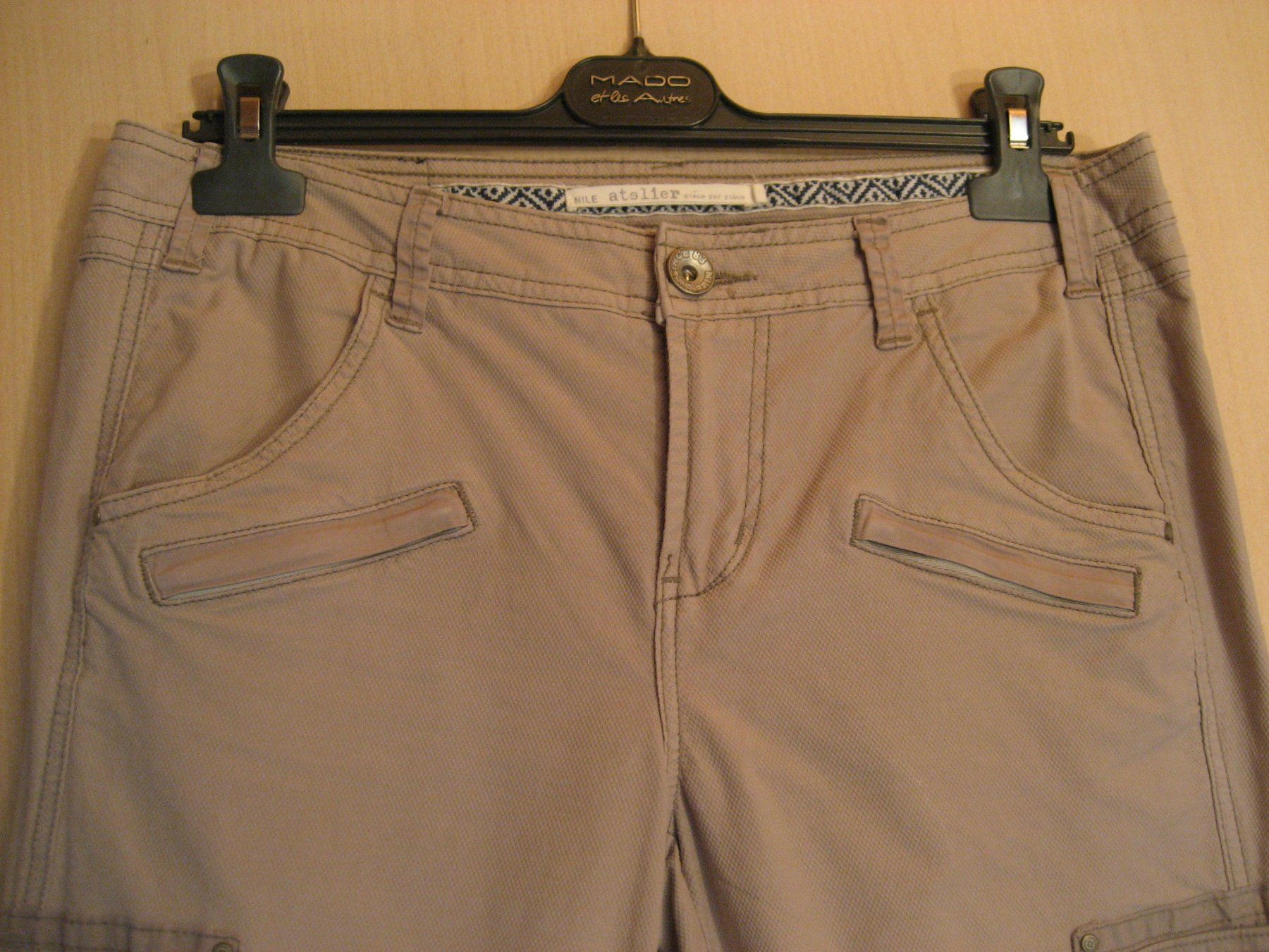 Nile Pantaloni: Pantalon Nile taille M – Usato da Delémont venduto da marryb 1