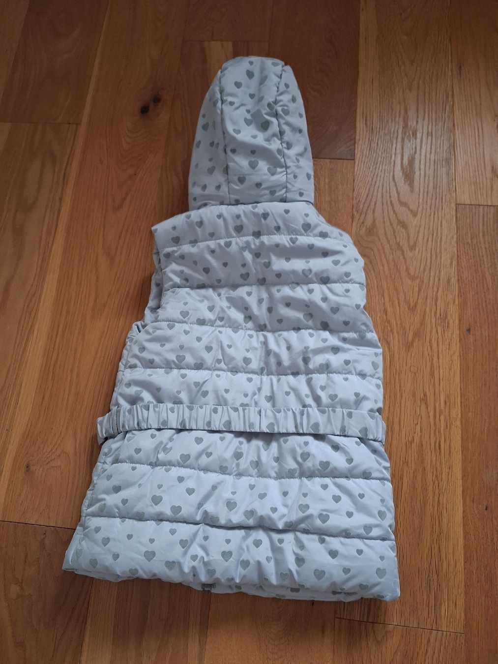 Autres vêtements fille: Steppweste mit Herzen Grösse 134 – D'occasion à Roggliswil par buechi82 2