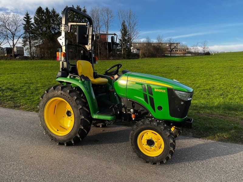 John Deere Traktoren: Traktor John Deere 3025 E mit Müthing Mulcher – Neu (gemäss Beschreibung) aus Baar von renewismer 9