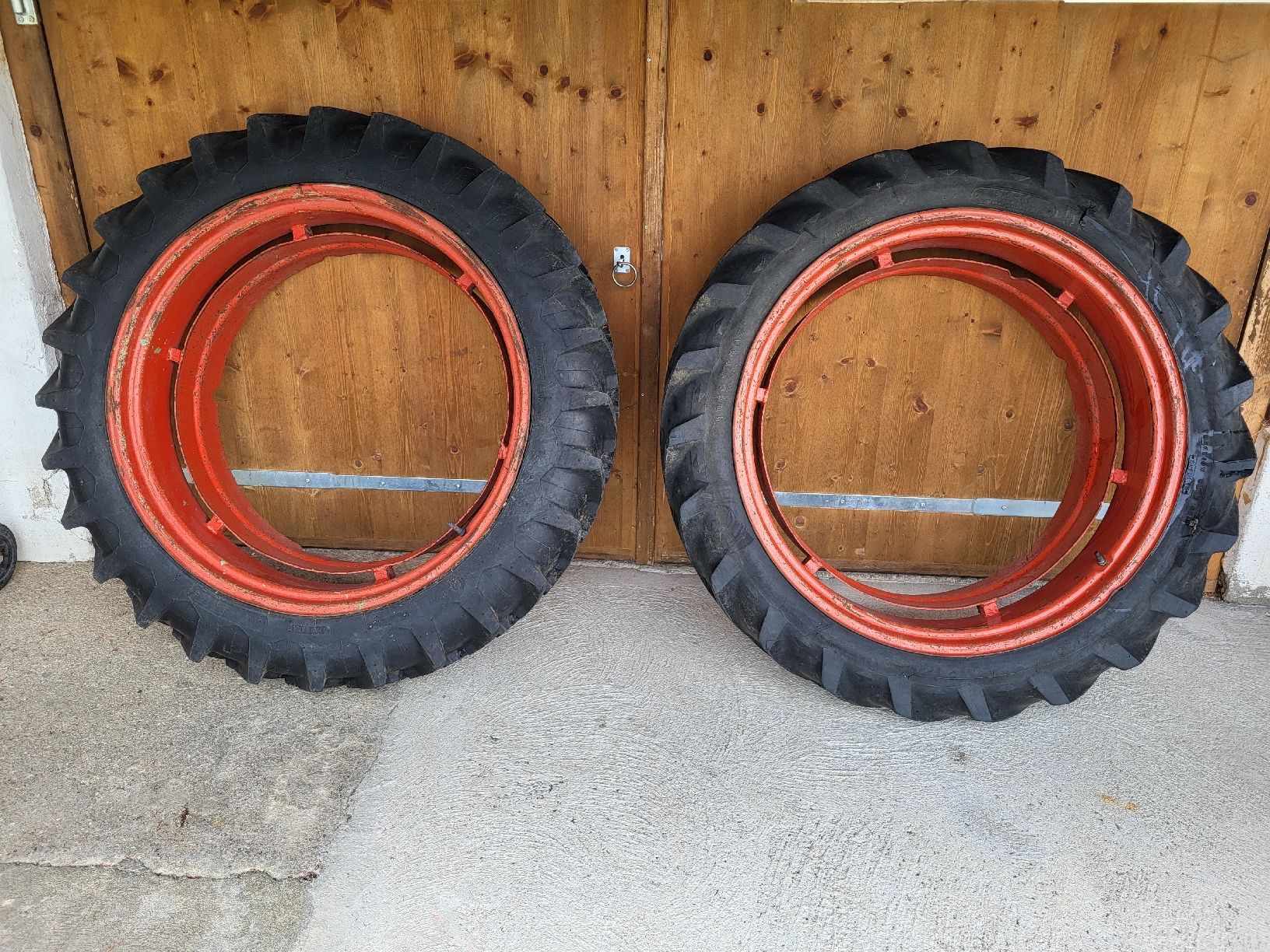 Pneus & Roues: Doppelrad Traktor 9.5R36 – D'occasion à Höfen b. Thun par Super75