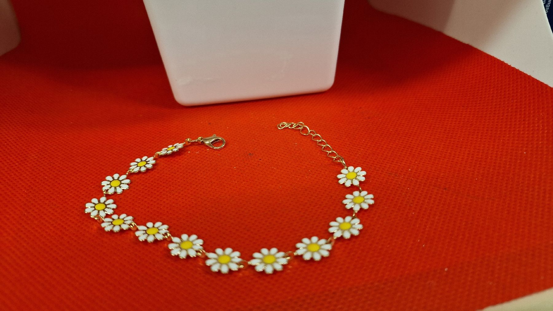 Bracciali & Braccialetti: Suesses Gänseblümchen Armband, Goldig, Top – Nuovo (secondo la descrizione) da Herisau venduto da Antiques.AR 1