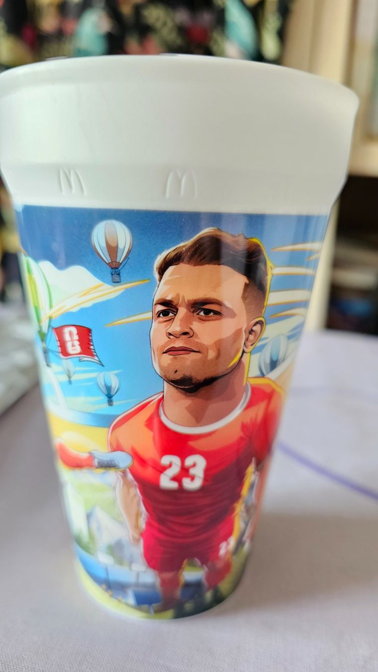 Recipients et similaires: WM26-Becher McDonald's Shaqiri – Neuf avec emballage d'origine à Zug par alt_9p2z 1